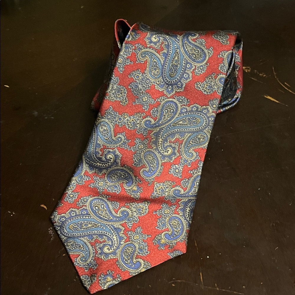 Elegant Paisley Red and Blue Tie